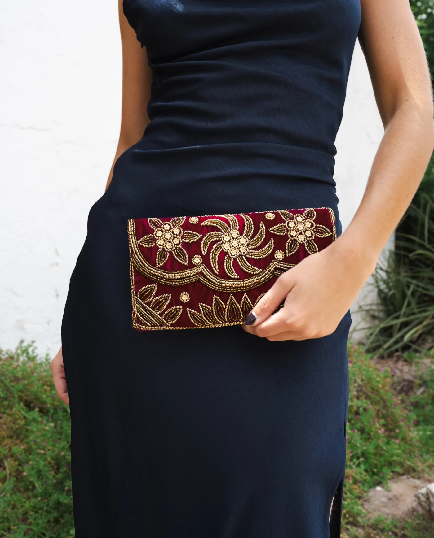 Clutch Indio Laila Flores Rectangular Terciopelo Burdeo